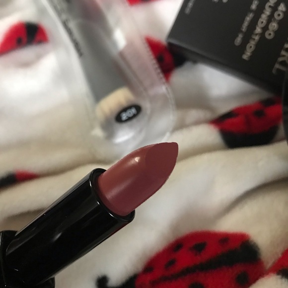 Eve Pearl Makeup Set Foundation, Concealer, Blush Trio, Lipstick & Brushes Deep - Picture 6 of 12